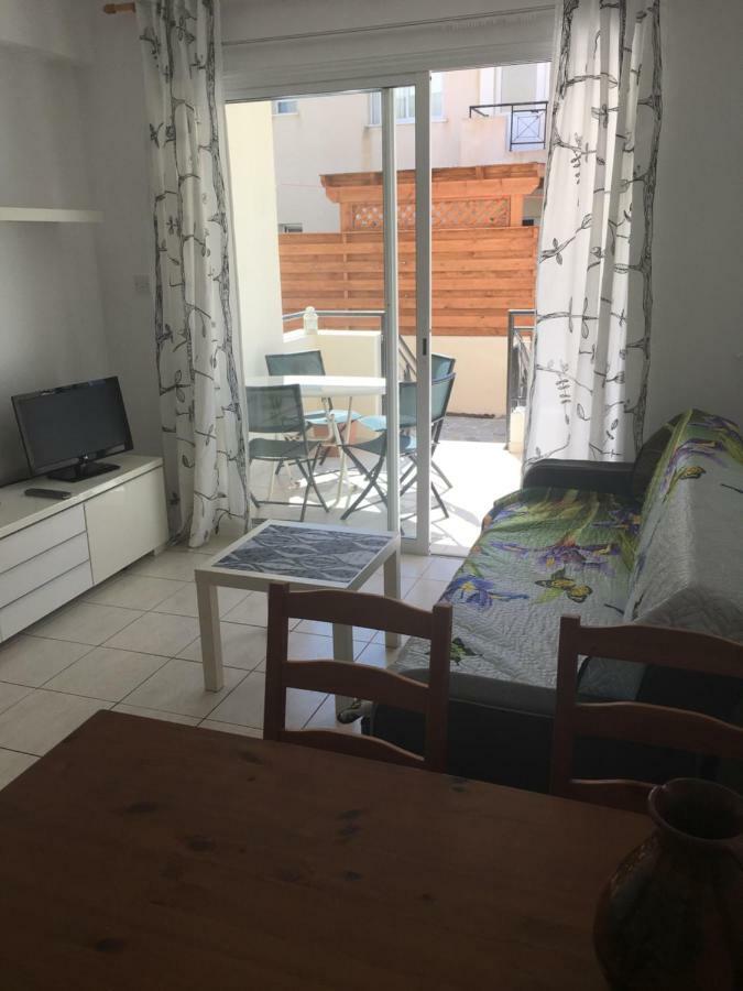 By The Sea Apartment Paphos Exterior foto