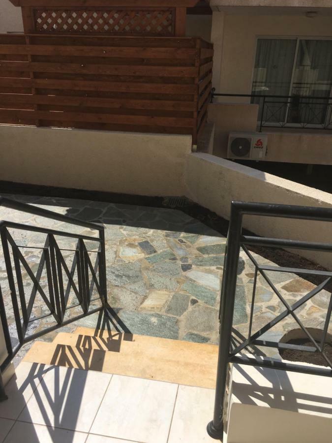 By The Sea Apartment Paphos Exterior foto